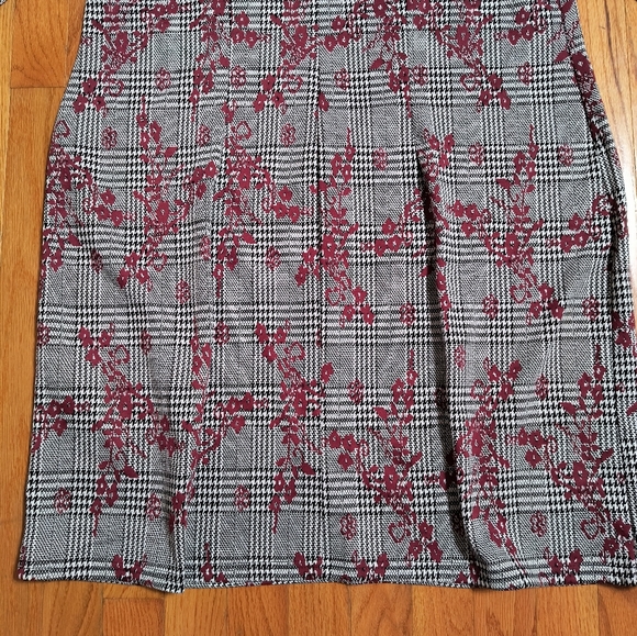 Nina Leonard Houndstooth and floral dress, women's 1X, gray and red - Picture 12 of 16